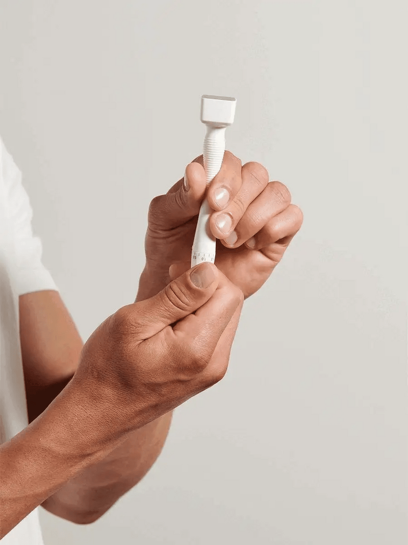 Reinig de huid en dermaroller.